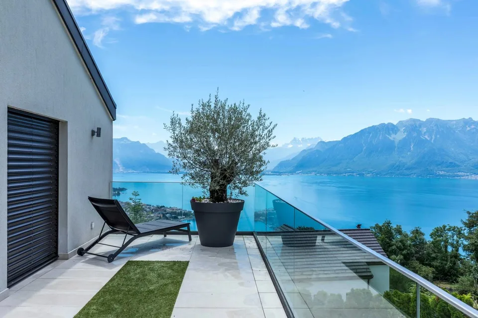 Eigenschaft mit Pool und Panoramablick