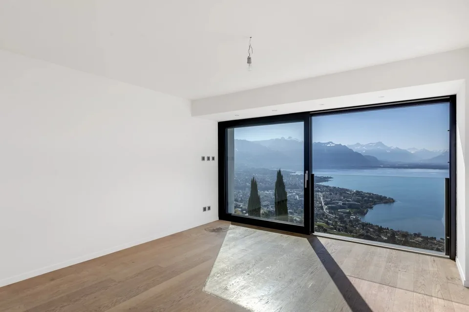 Eigenschaft mit Pool und Panoramablick