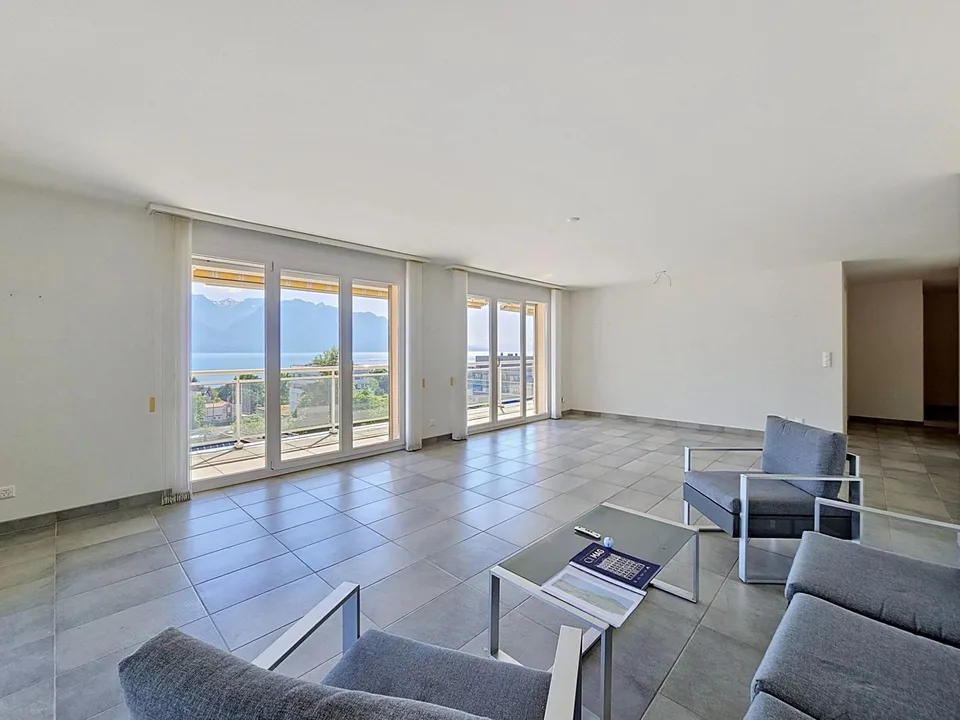 Superbe Attikawohnung mit 4 Zimmern, großer Terrasse und Panoramablick
