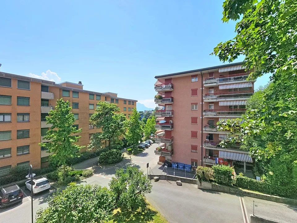 Four-room apartment to renovate near the lake