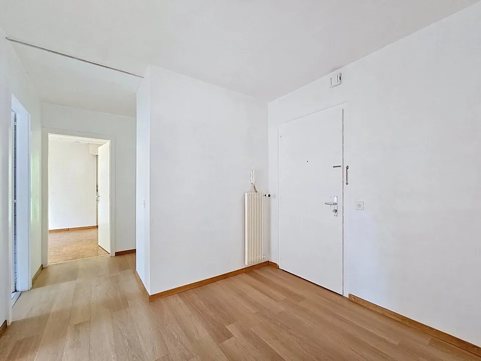 Four-room apartment to renovate near the lake