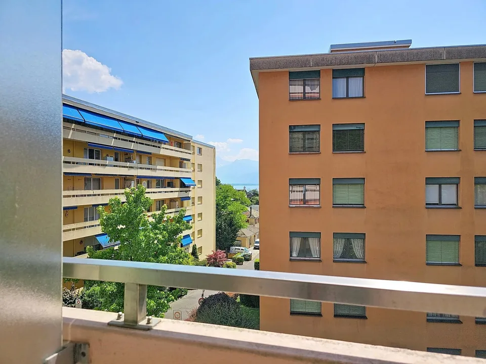 Four-room apartment to renovate near the lake