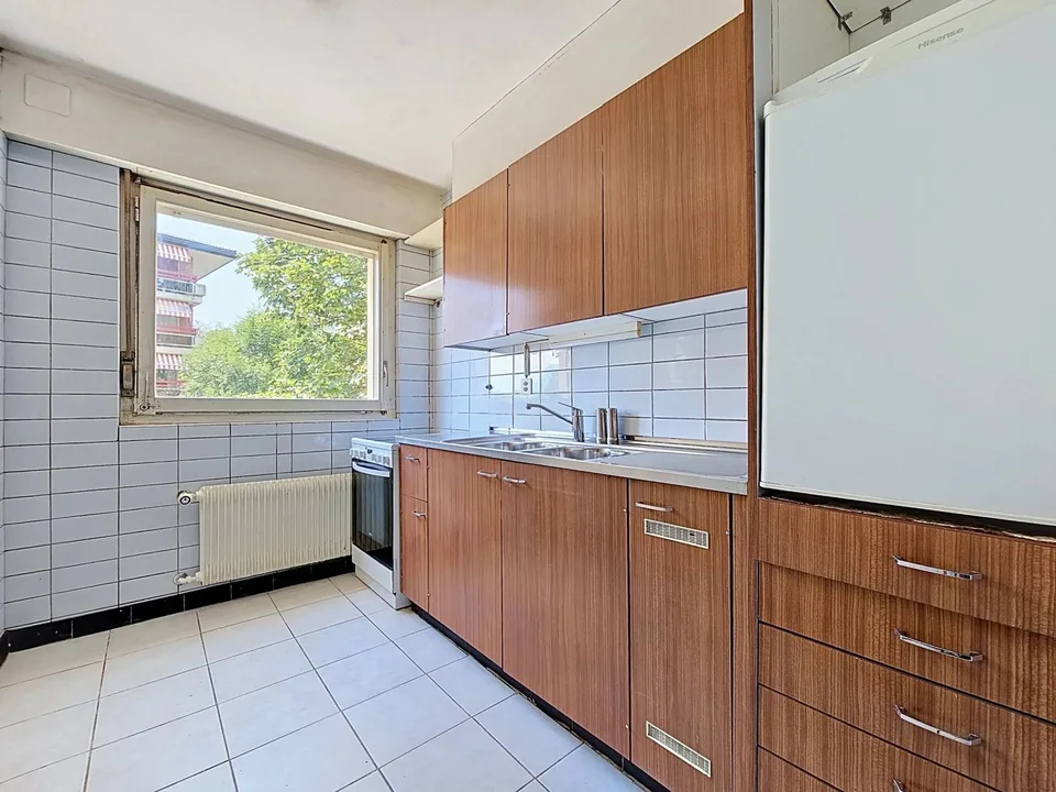 Four-room apartment to renovate near the lake