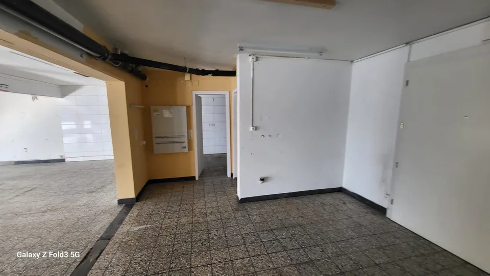 Commercial space with 150 m2 // in central location