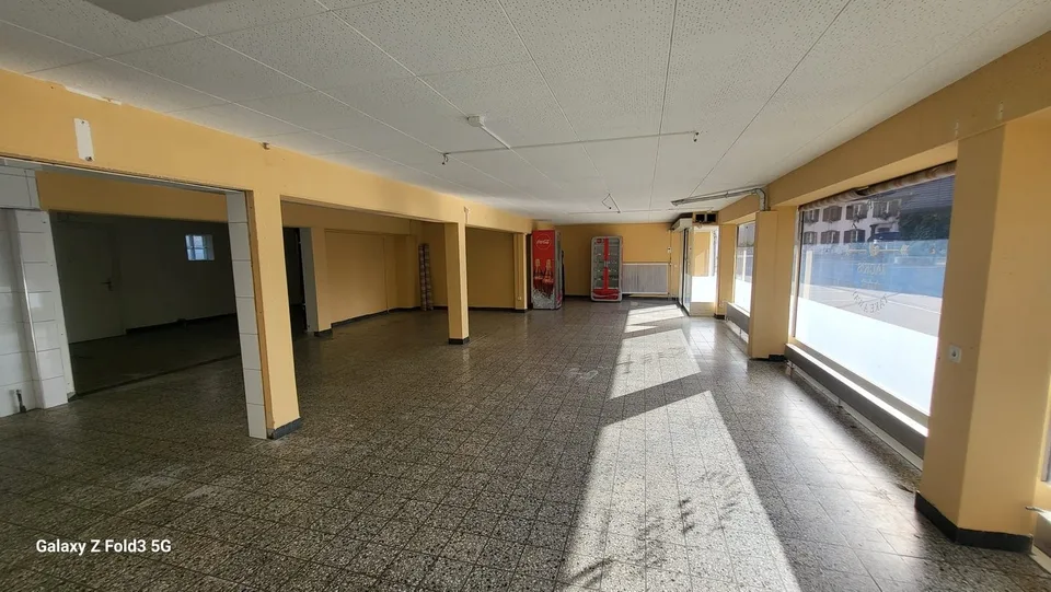 Commercial space with 150 m2 // in central location