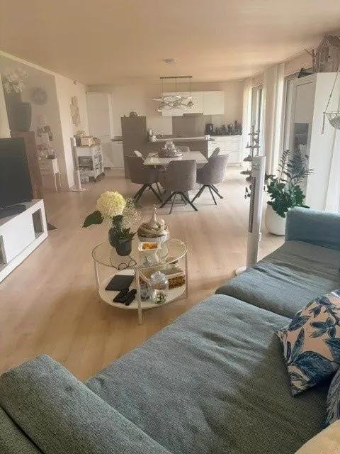 Modern 5.5-room apartment with open living concept