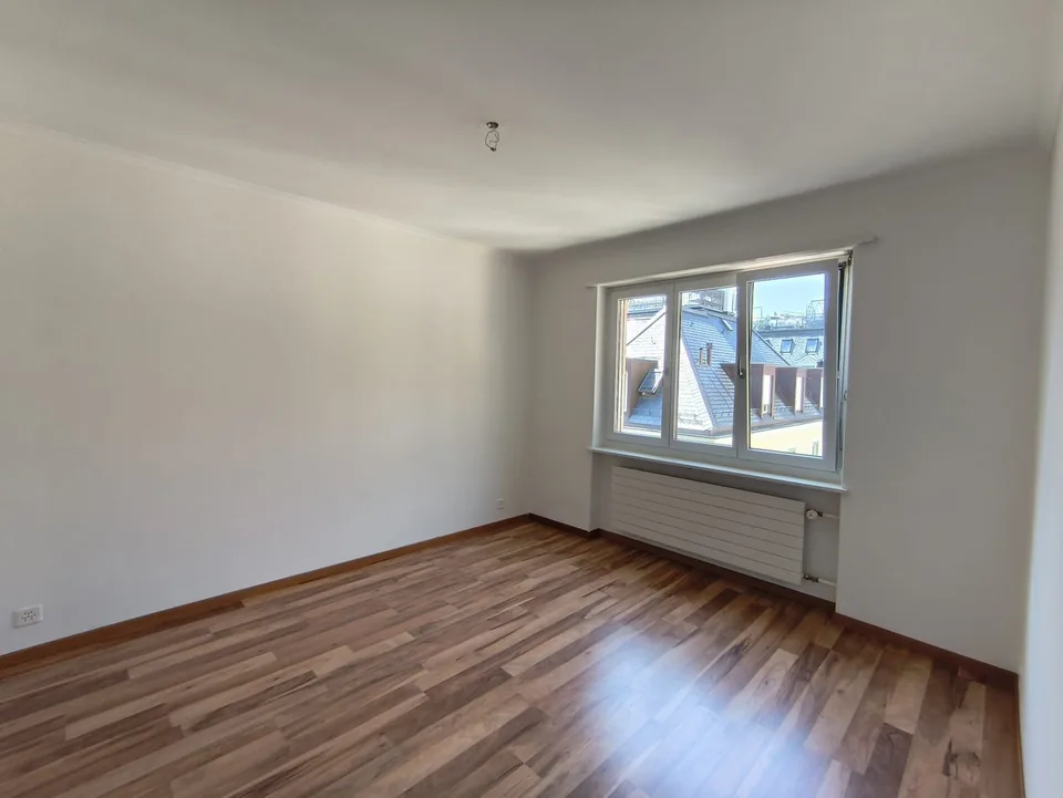 Helle Wohnung an zentraler Lage in Zürich befristet bis März 2027