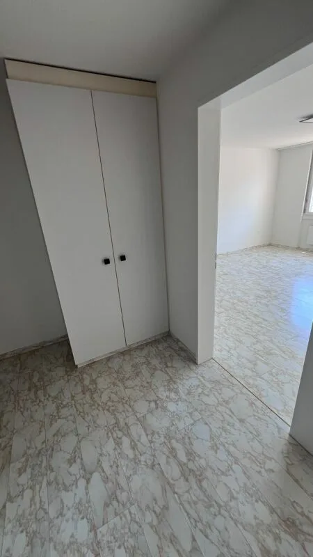 schöne helle  2 1/2 Zimmer Wohnung