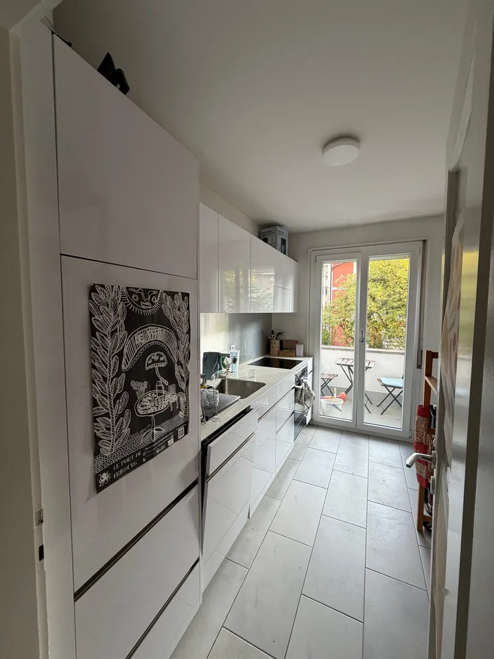 Appartamento di 4 camere con balcone nel cuore di Berna