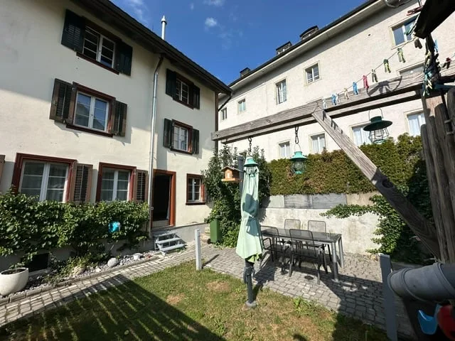 6 1/2-Zimmer-Reihen-Eck-Wohnhaus mit Garten an ruhiger und zentraler Wohnlage