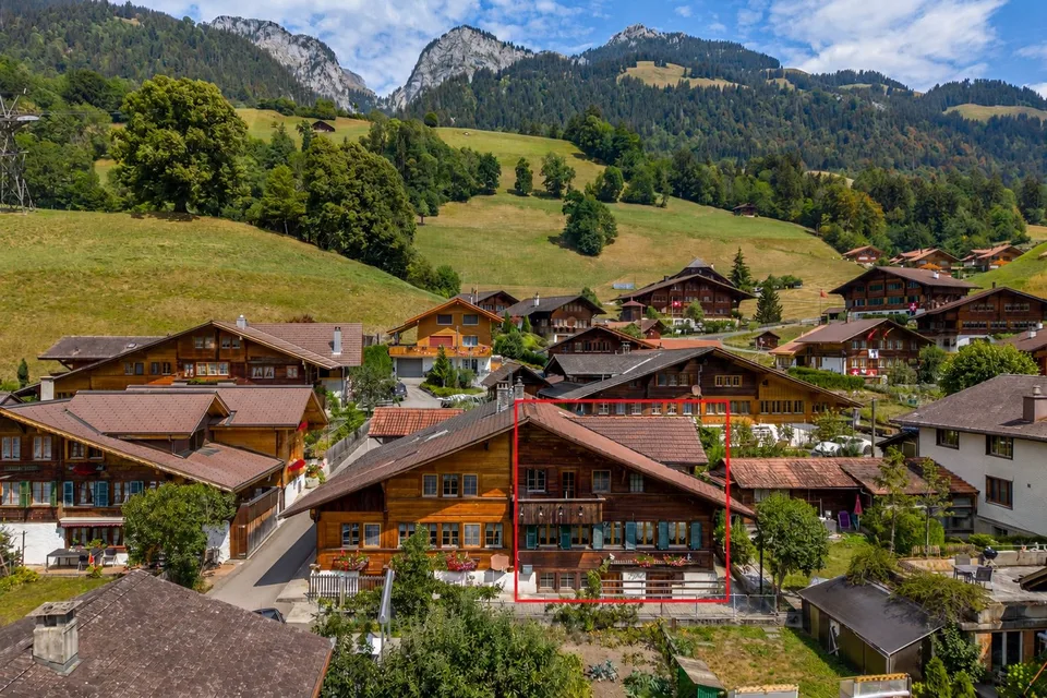 Rustikale Simmentaler Chalet-Doppelhaushälfte