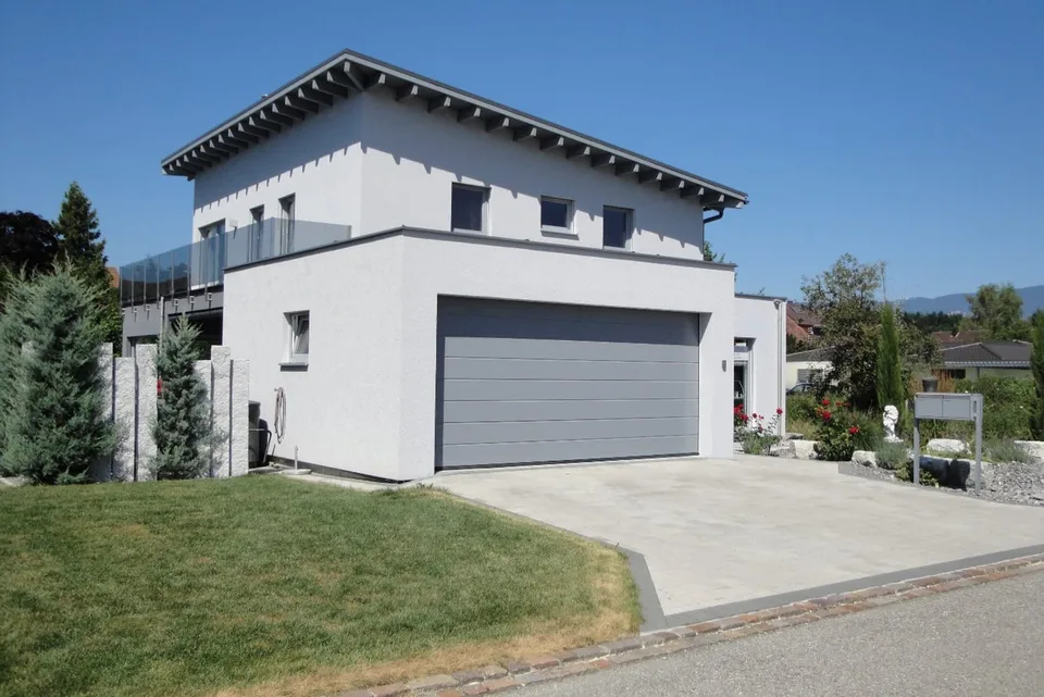 7.5-Room Single-Family House with Balcony & Garden in Kriegstetten for Sale