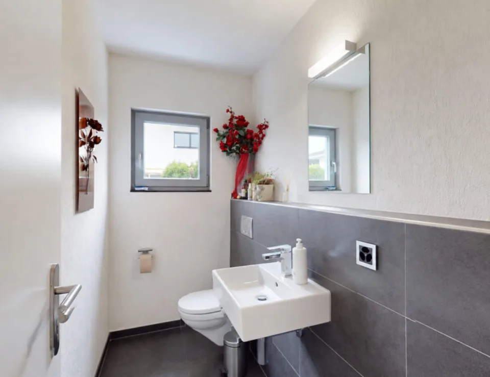 7.5-Room Single-Family House with Balcony & Garden in Kriegstetten for Sale