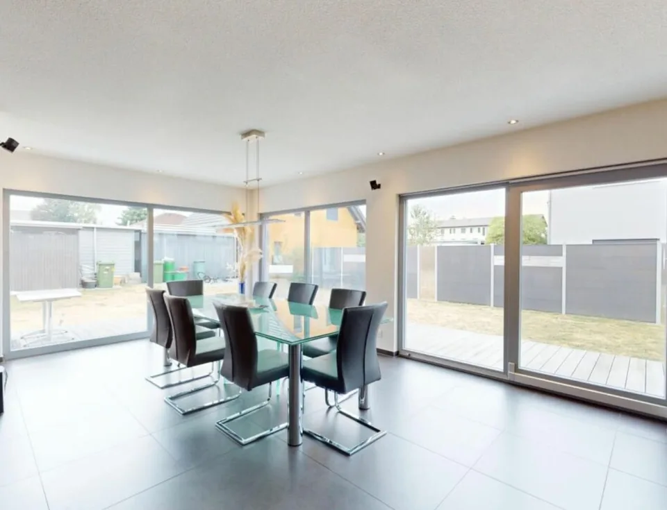 7.5-Room Single-Family House with Balcony & Garden in Kriegstetten for Sale