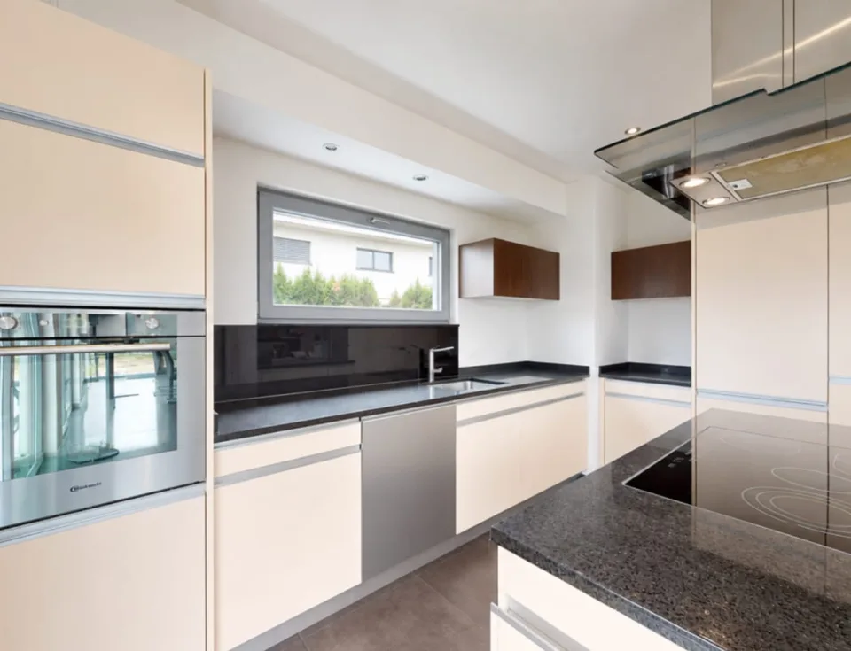 7.5-Room Single-Family House with Balcony & Garden in Kriegstetten for Sale