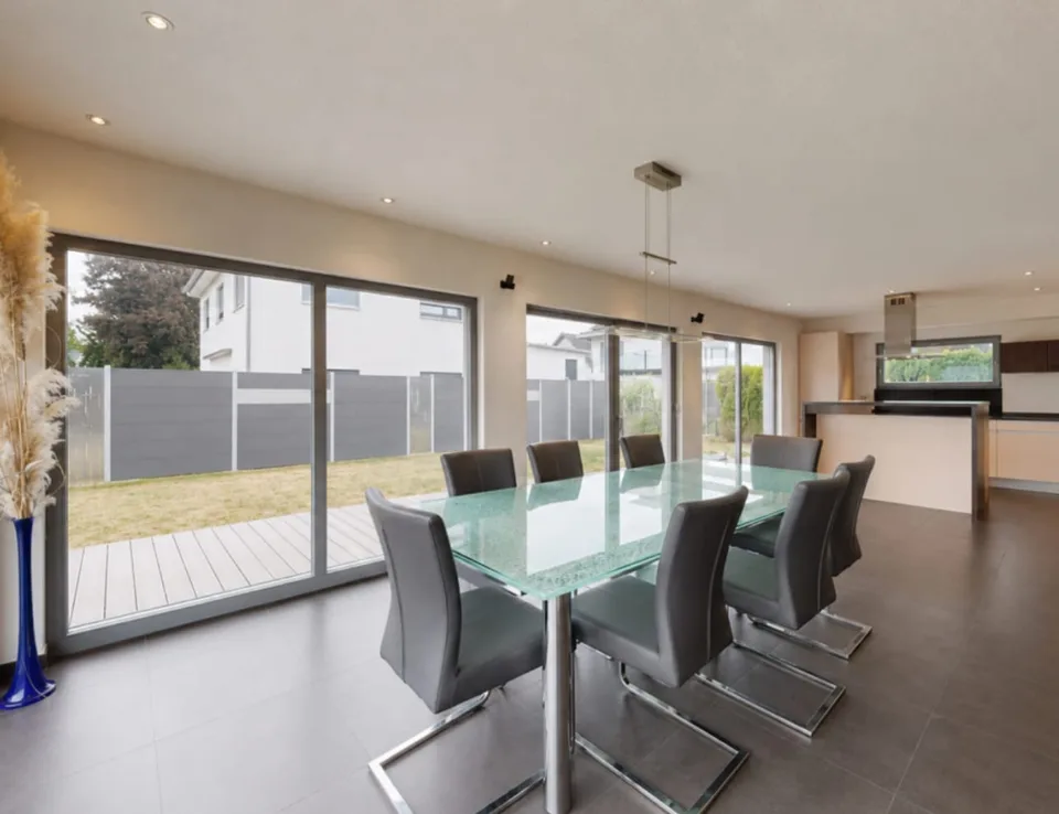 7.5-Room Single-Family House with Balcony & Garden in Kriegstetten for Sale