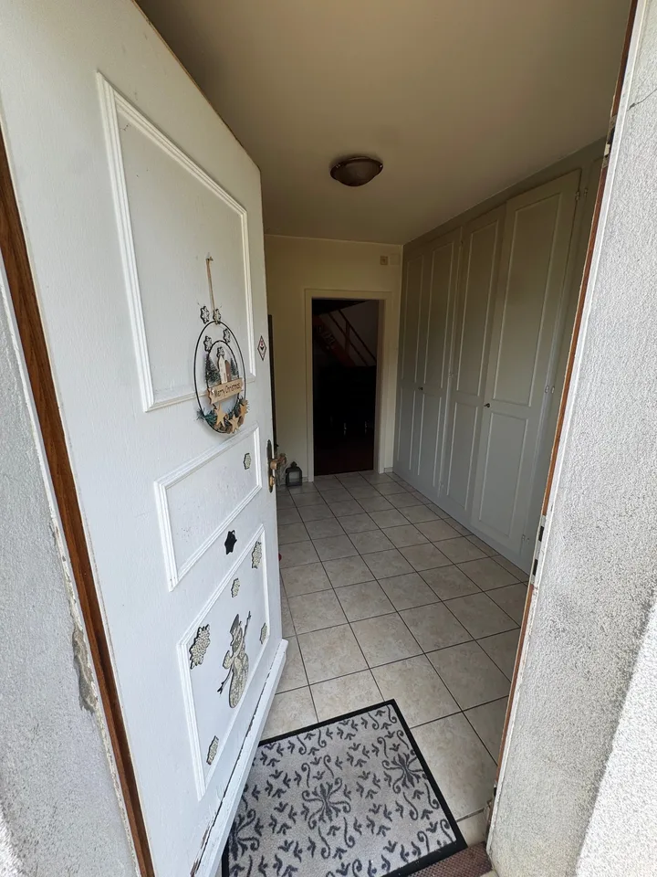 Exklusiv - Einzelvilla mit 6 Zimmern zur Renovierung, mit Garten und Bergblick