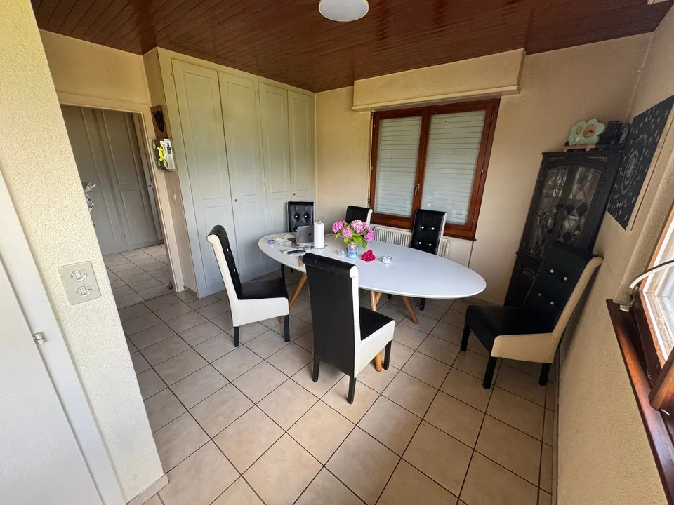 Exklusiv - Einzelvilla mit 6 Zimmern zur Renovierung, mit Garten und Bergblick