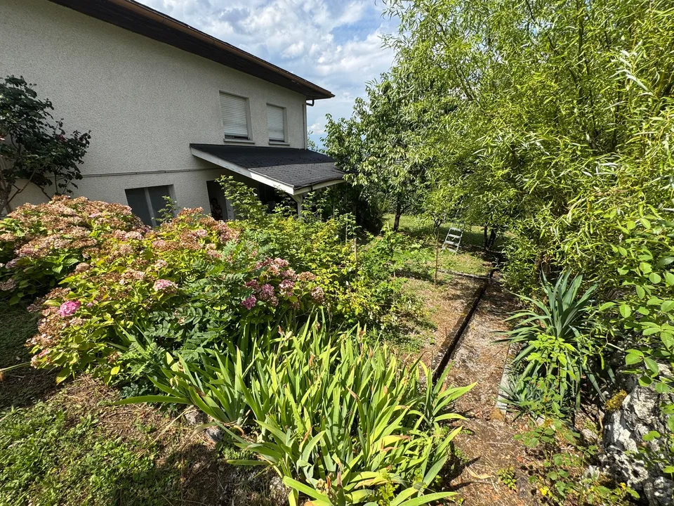 Exklusiv - Einzelvilla mit 6 Zimmern zur Renovierung, mit Garten und Bergblick