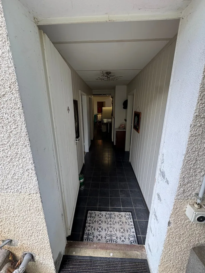 Exklusiv - Einzelvilla mit 6 Zimmern zur Renovierung, mit Garten und Bergblick