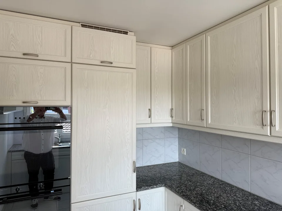 Appartement mansardé de 3,5 pièces avec vue panoramique à Egg (ZH)