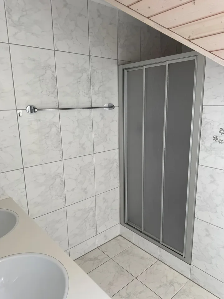 Appartement mansardé de 3,5 pièces avec vue panoramique à Egg (ZH)