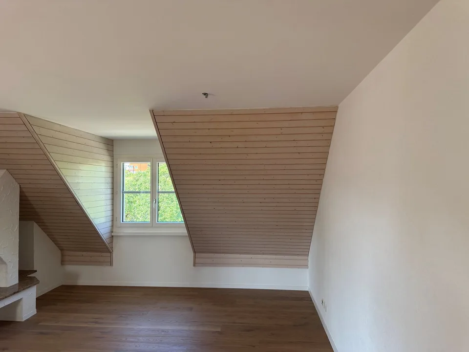 Appartement mansardé de 3,5 pièces avec vue panoramique à Egg (ZH)
