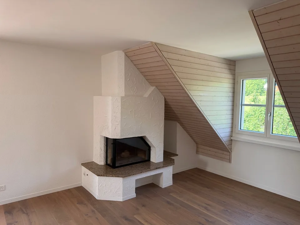 Appartement mansardé de 3,5 pièces avec vue panoramique à Egg (ZH)