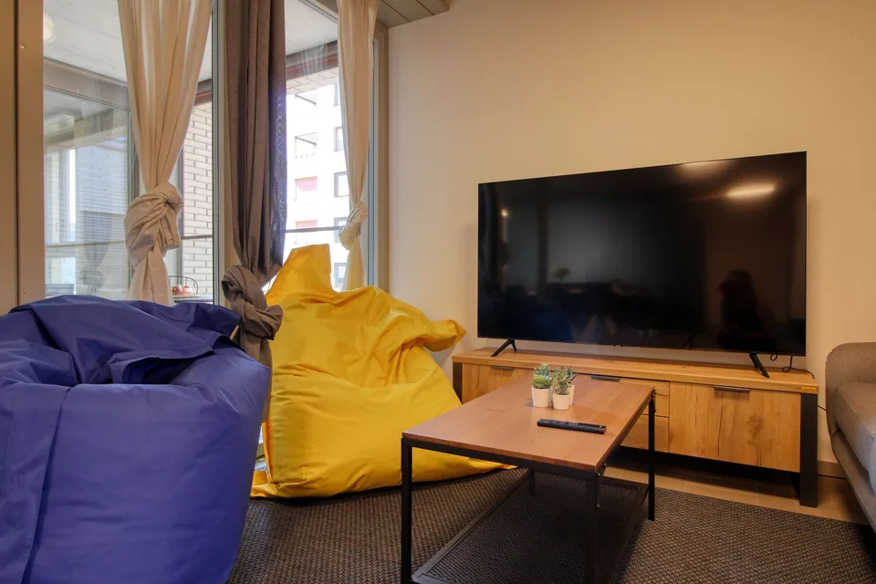 Furnished room in modernised apartment in a top location