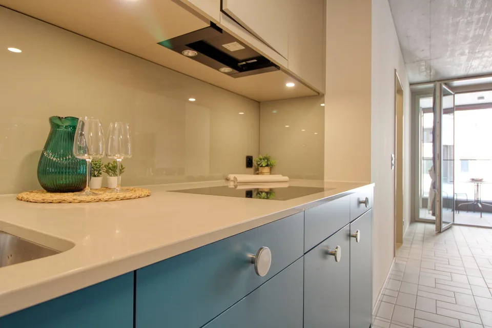 Furnished room in modernised apartment in a top location