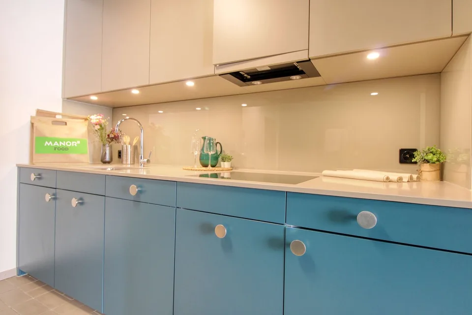 Furnished room in modernised apartment in a top location