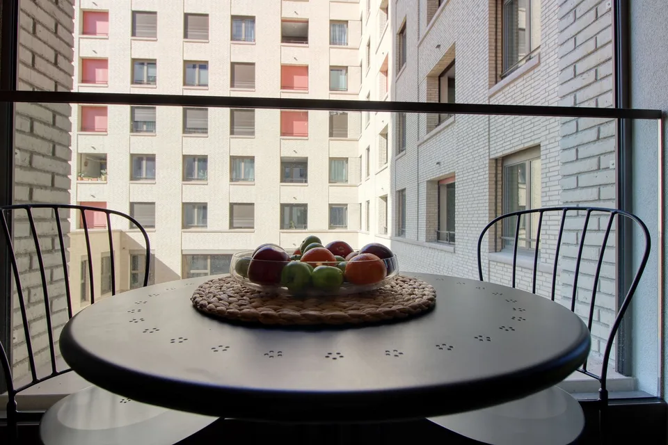 Furnished room in modernised apartment in a top location