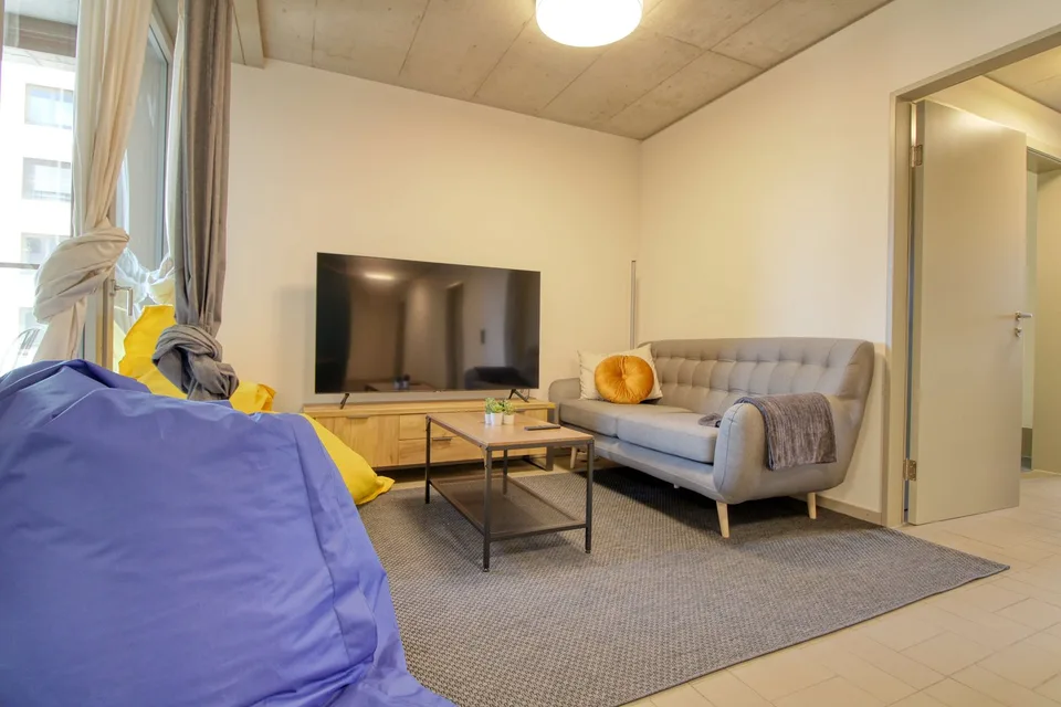 Furnished room in modernised apartment in a top location