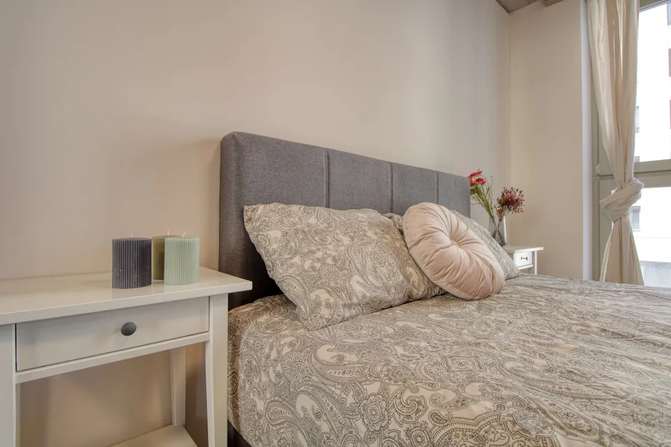 Furnished room in modernised apartment in a top location