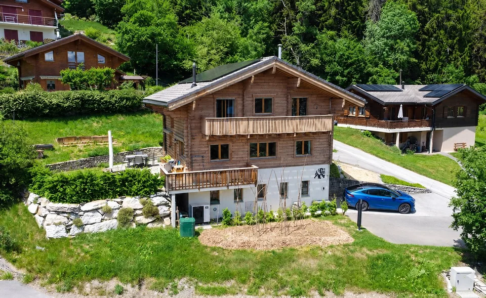 Arbaz, chalet de 5.5 pièces de 175 m2 avec garage et places de parc
