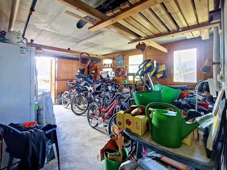 Arbaz, 5.5-room chalet of 175 m2 with garage and parking spaces