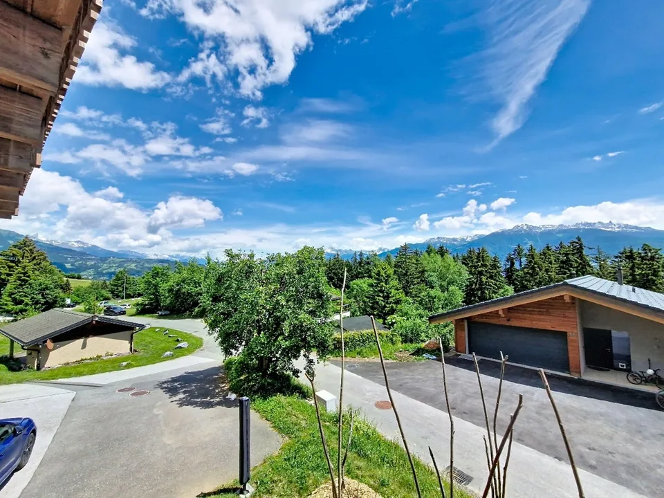 Arbaz, 5.5-room chalet of 175 m2 with garage and parking spaces