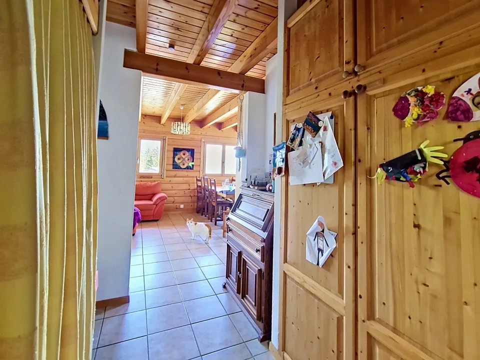 Arbaz, 5.5-room chalet of 175 m2 with garage and parking spaces