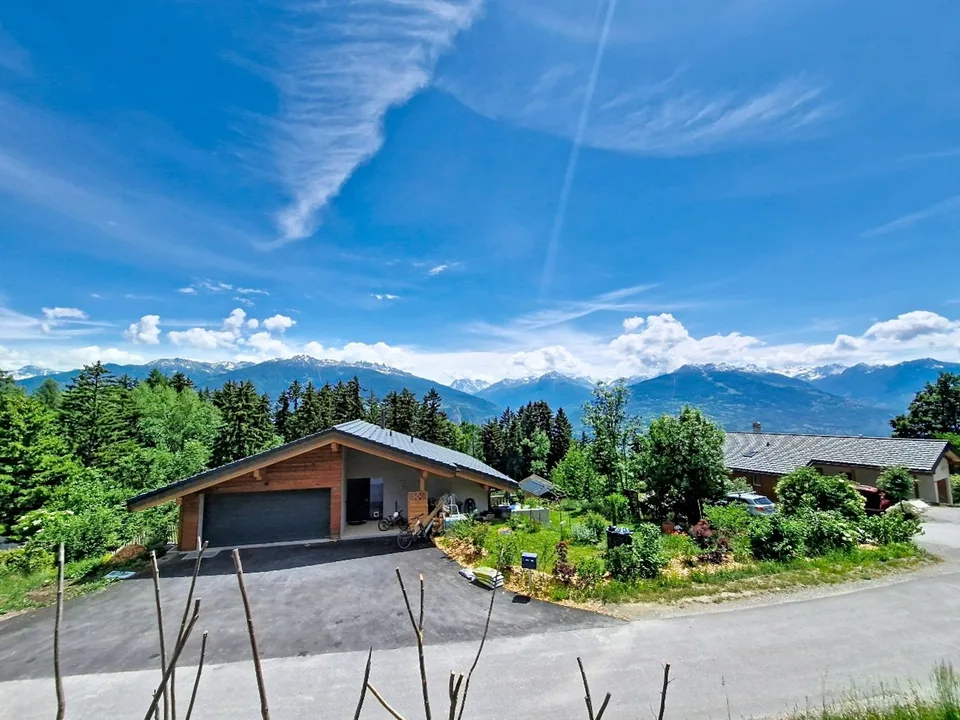 Arbaz, 5.5-room chalet of 175 m2 with garage and parking spaces