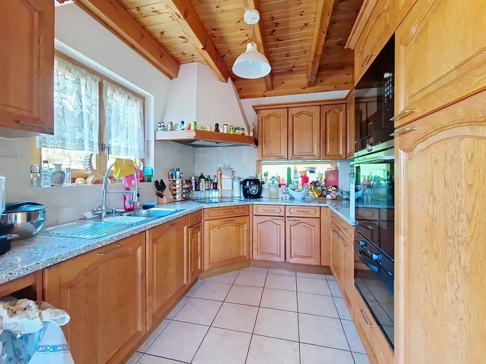 Arbaz, 5.5-room chalet of 175 m2 with garage and parking spaces