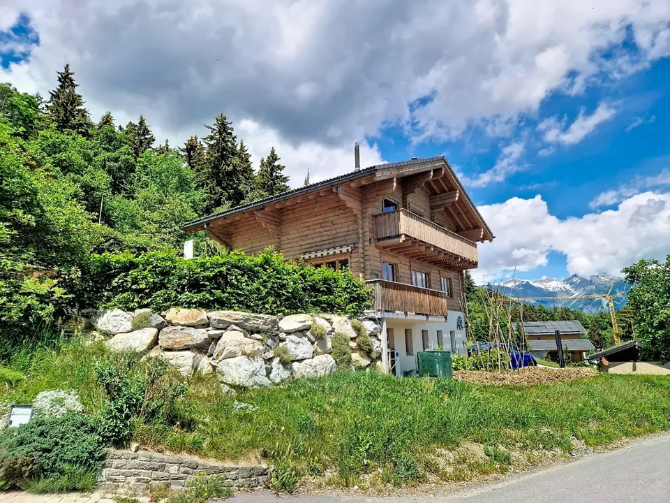 Arbaz, 5.5-room chalet of 175 m2 with garage and parking spaces