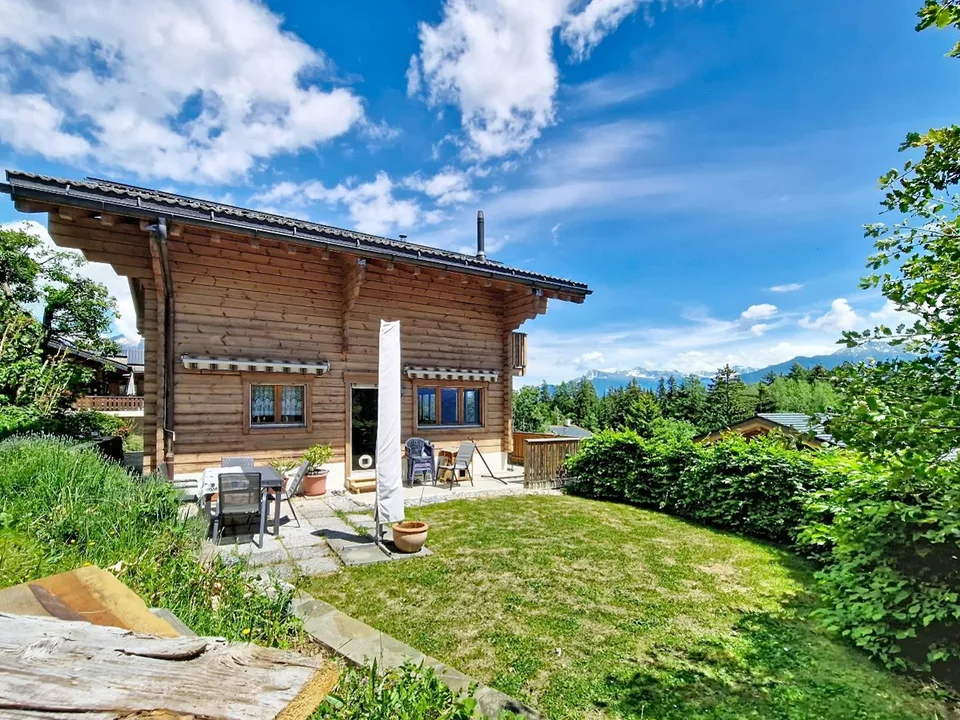 Arbaz, 5.5-room chalet of 175 m2 with garage and parking spaces