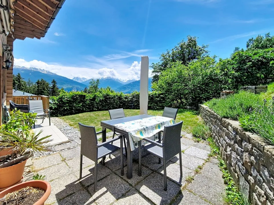 Arbaz, 5.5-room chalet of 175 m2 with garage and parking spaces