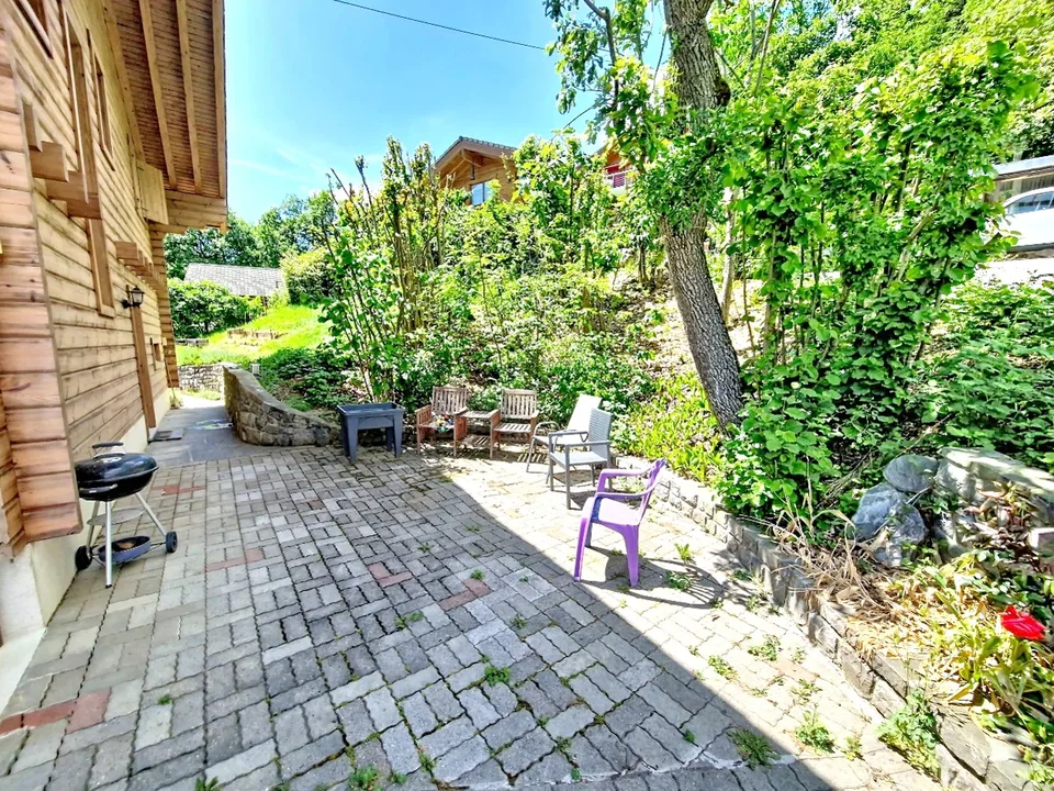 Arbaz, 5.5-room chalet of 175 m2 with garage and parking spaces