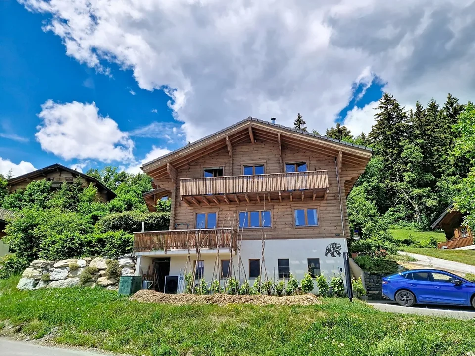 Arbaz, 5.5-room chalet of 175 m2 with garage and parking spaces