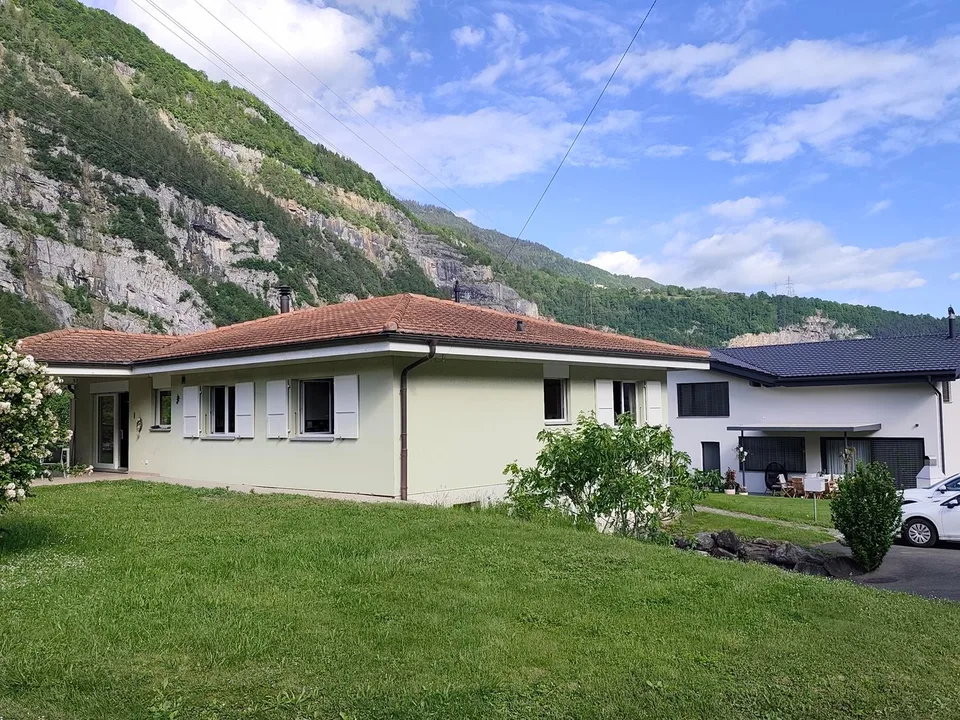 Character villa in Saint-Maurice – 5.5 rooms with view and large plot