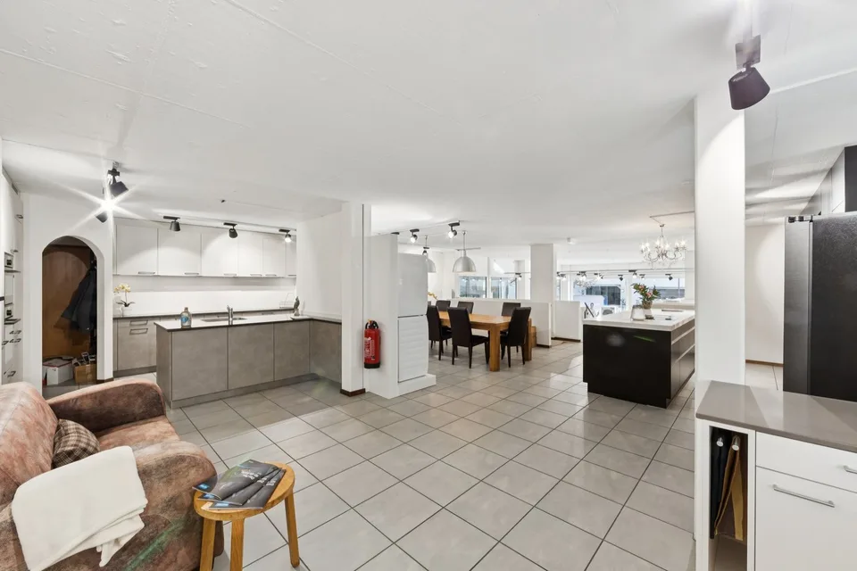 Attractive investment at Baar train station - Ideal for owner-occupiers or investors