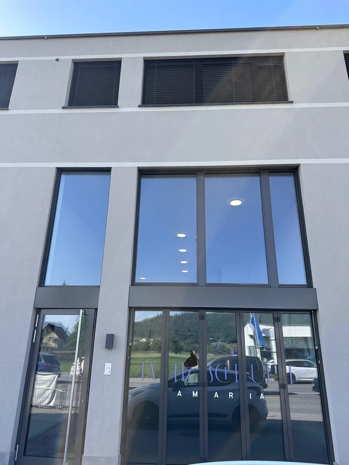 Helle und moderne Gewerbefläche