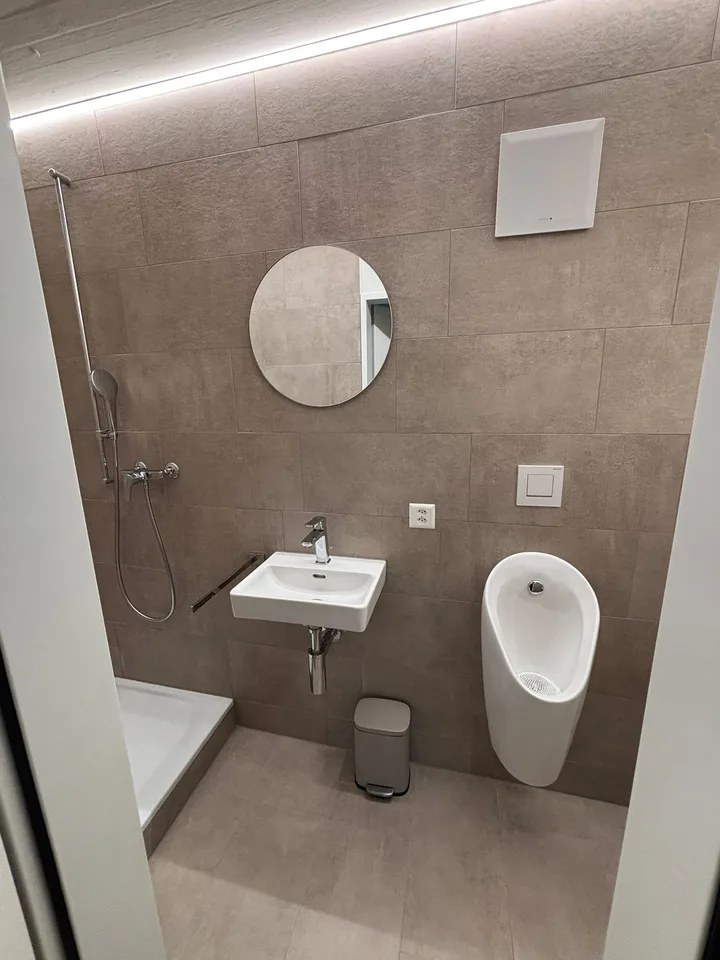 Helle und moderne Gewerbefläche