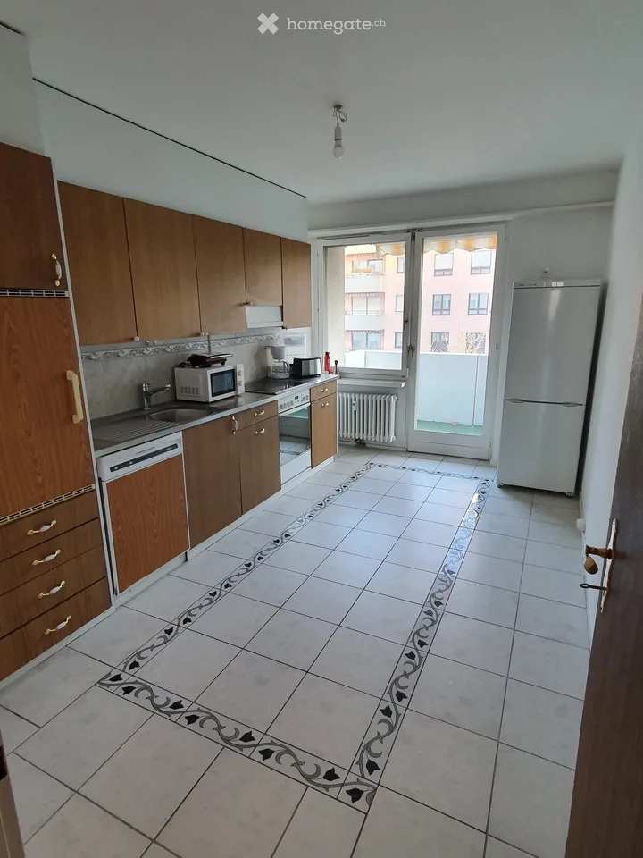 Zentrumsnahe grosse 3-Zi.-Whg., 5.OG, Nähe Aeschenplatz u. St.Alban-Vorstadt